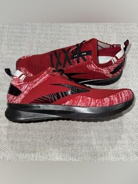 Size 11.5 Brooks Levitate 4 Red Black Men's Shoes 1103451D602 NWOB